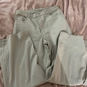 Divided khaki jeans